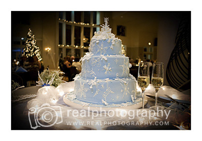 winter wedding cake photo