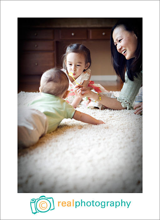 denver family portrait bubble blowing