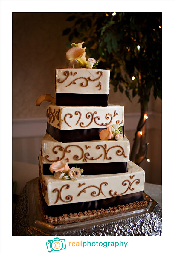 square wedding cake photo
