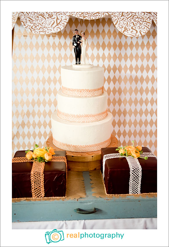 bestvintagecaketopperwedding