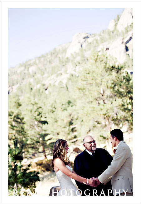 outside wedding ceremony at della terra mountain chateau