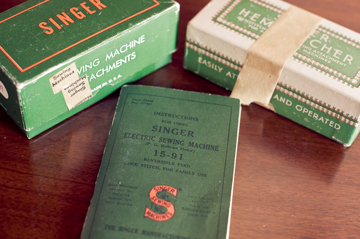 Singer Attachment boxes  Singer sewing machine vintage, Sewing machine  accessories, Vintage sewing machines
